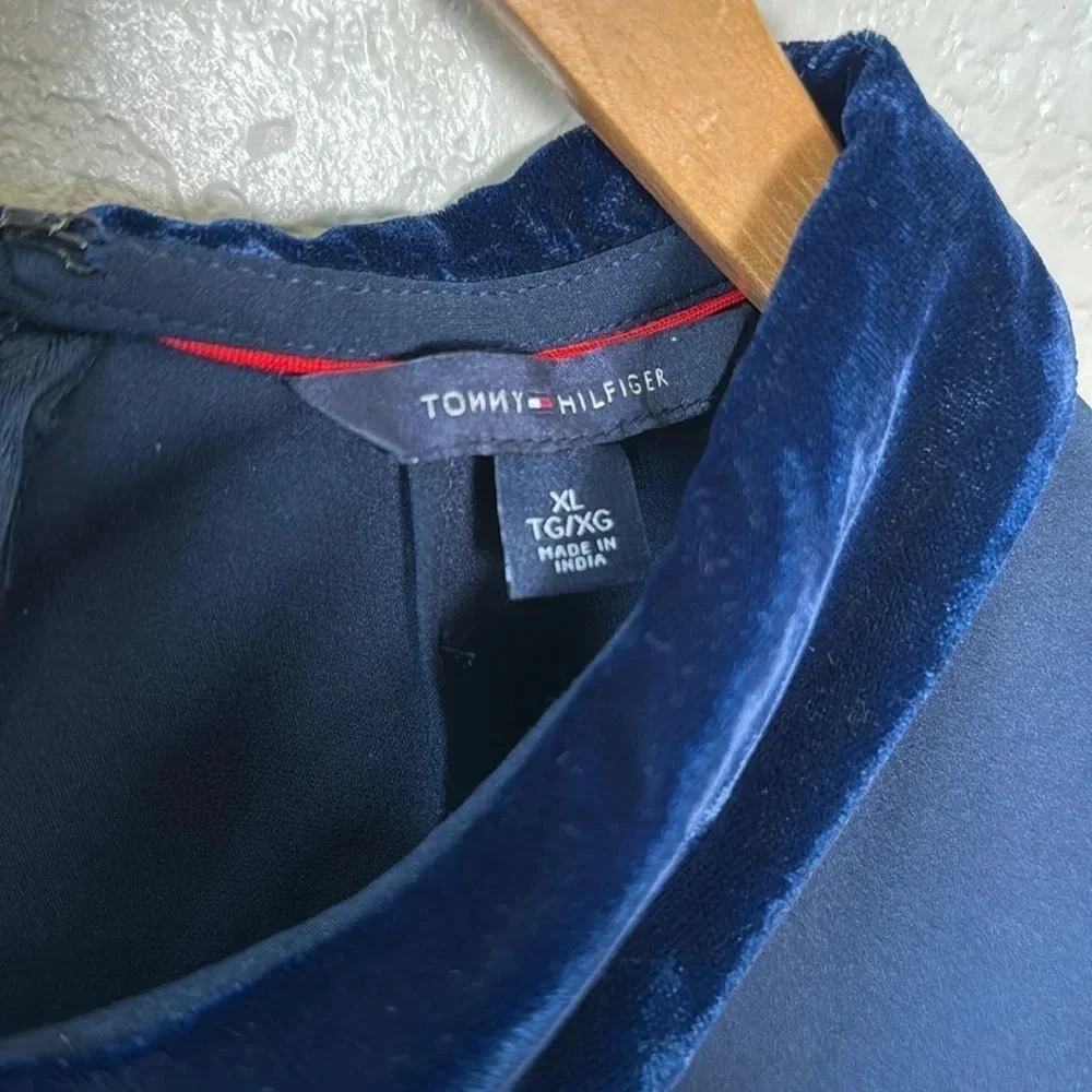 Tommy Hilfiger Woman’s Navy X-Large Velvet Collar Zip back tank top Holidays - Picture 2 of 5